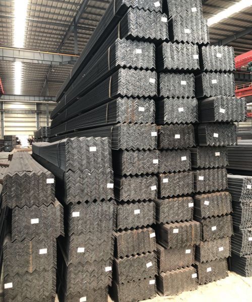 角鋼是比較常見的一種鋼材 角鋼是比較常見的一種鋼材